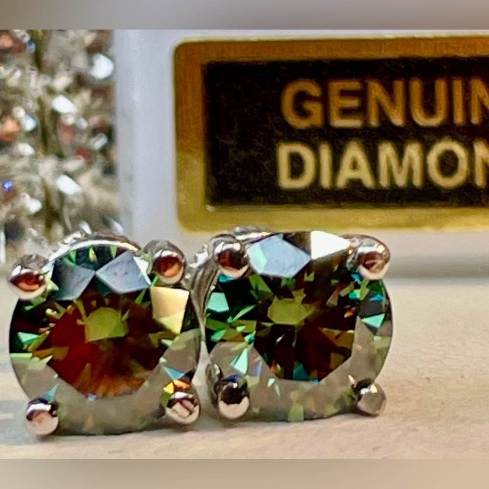 SPECIALDEAL‼️2ct Diamond studs earrings 925 Silver. Screw style. Green Certified